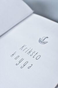 baltai balta kriksto knyga jura