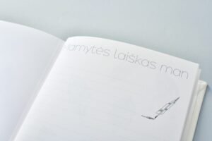 kūdikio albumas baltai balta
