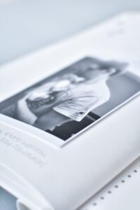 kūdikio albumas baltai balta