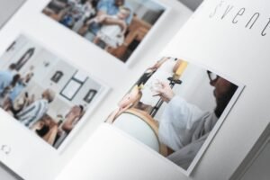 hug a book krikšto knyga avelė