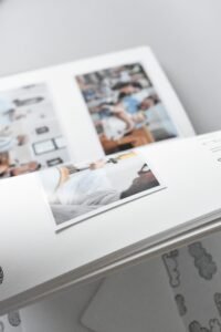 hug a book krikšto knyga avelė