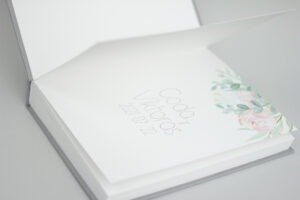 hug a book palinkėjimų kortelės