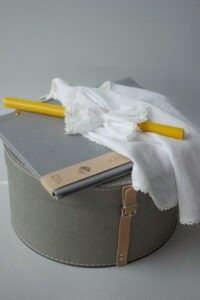 krikšto skraistė ir žvakė hugabook